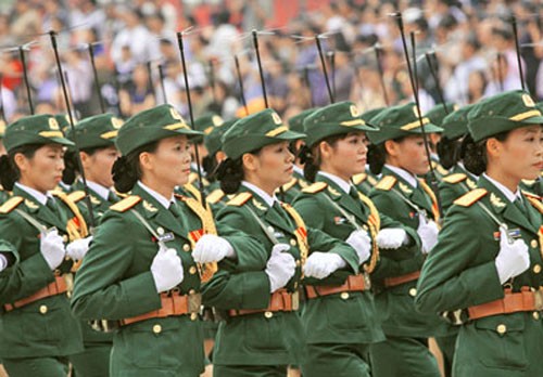 Chủ tịch nước Trương Tấn Sang gặp mặt các tấm gương điển hình tiên tiến xuất sắc của phụ nữ Quân đội - ảnh 1